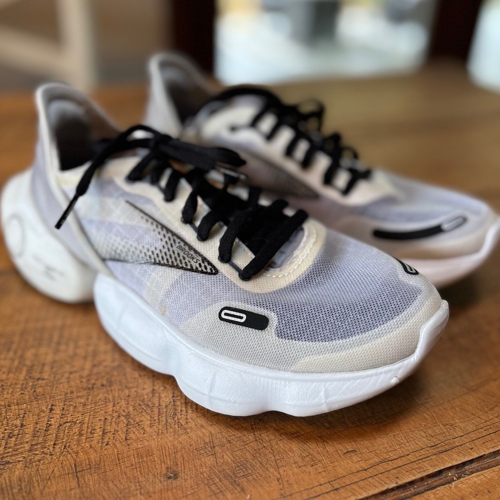 Brooks Womens Aurora-BL Nitrogen Injected Running Athletic Shoes Grey White 7.5